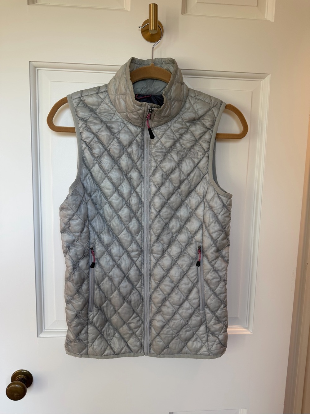 NORTHFACE Gray Quilted Women's lightweight puffer vest- size XS